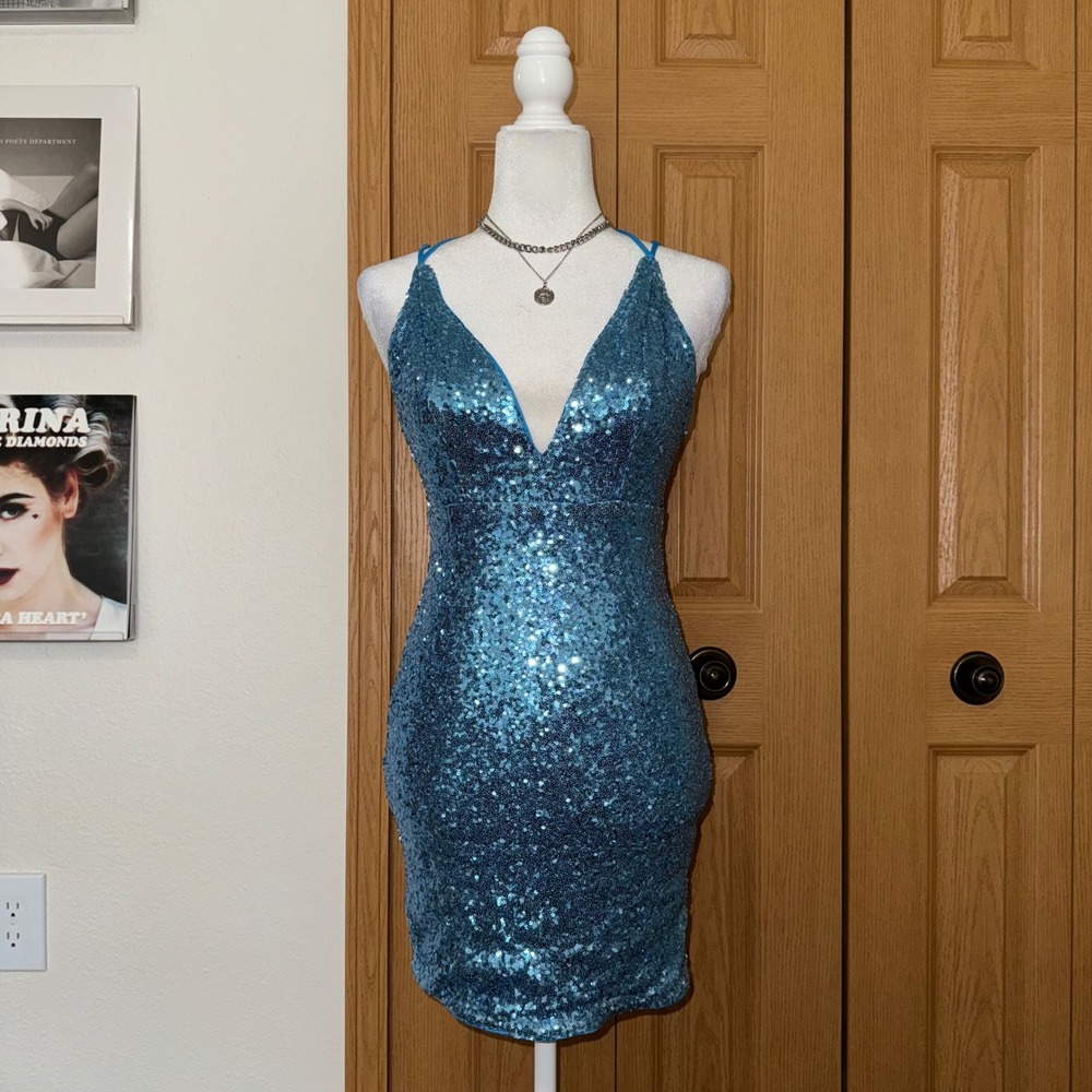 Hello Molly Blue Sequin Mini Dress V-Neck Bodycon Party Cocktail Size Small NWT